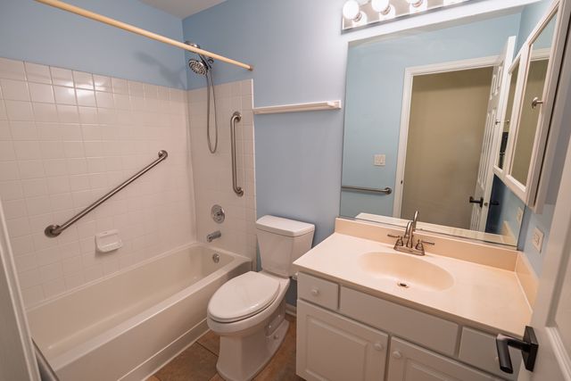2673 S Embers Lane, Arlington Heights, IL 60005