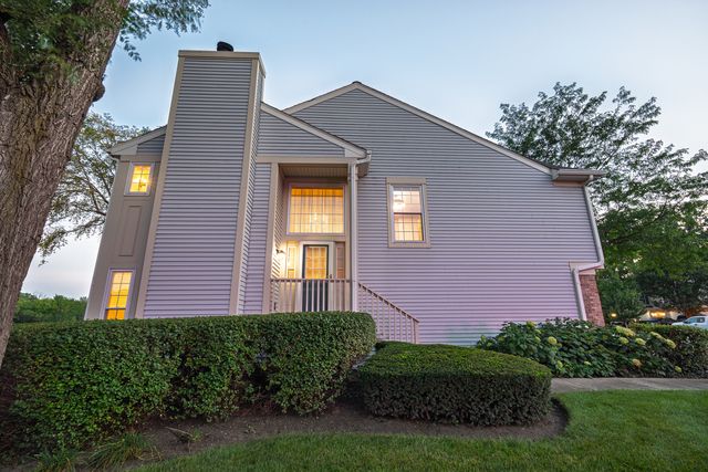 2673 S Embers Lane, Arlington Heights, IL 60005