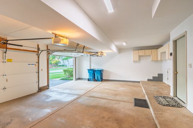 2673 S Embers Lane, Arlington Heights, IL 60005