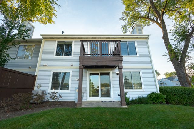 2673 S Embers Lane, Arlington Heights, IL 60005