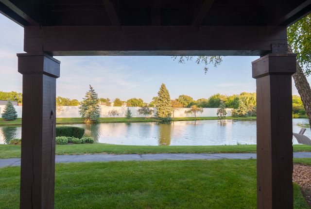 2673 S Embers Lane, Arlington Heights, IL 60005