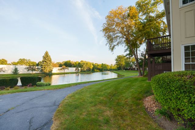 2673 S Embers Lane, Arlington Heights, IL 60005
