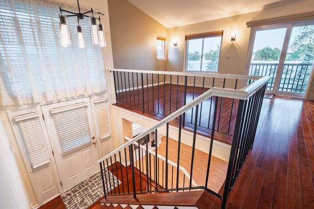 2673 S Embers Lane, Arlington Heights, IL 60005