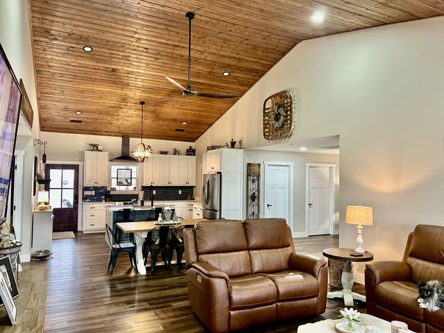 6241 Fredonia Rd, Manchester, TN 37355