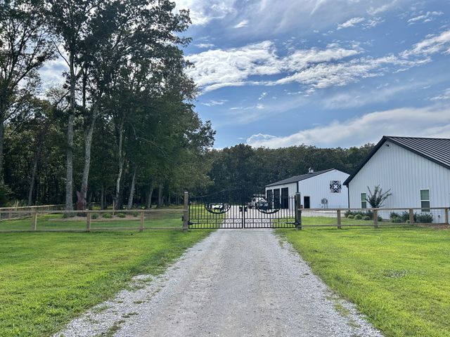 6241 Fredonia Rd, Manchester, TN 37355