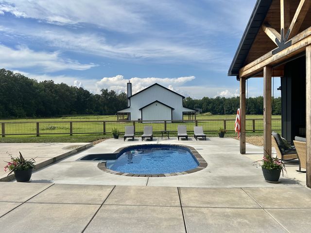 6241 Fredonia Rd, Manchester, TN 37355