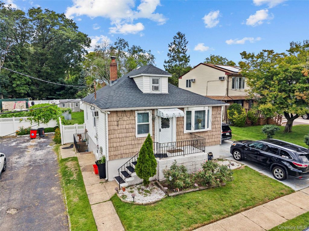 552 Kirkman Avenue, Elmont, NY 11003 — photo 2
