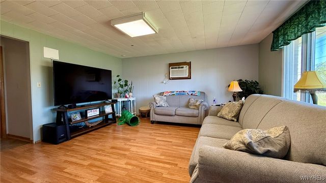 2305 Lockport Road, Wheatfield, NY 14132