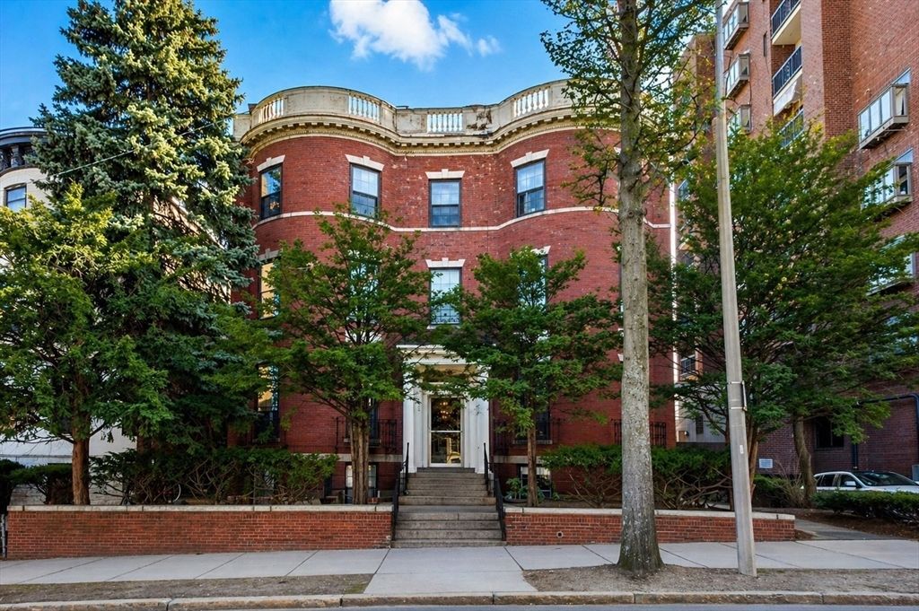 1253 Beacon Street C3, Brookline, MA 02446
