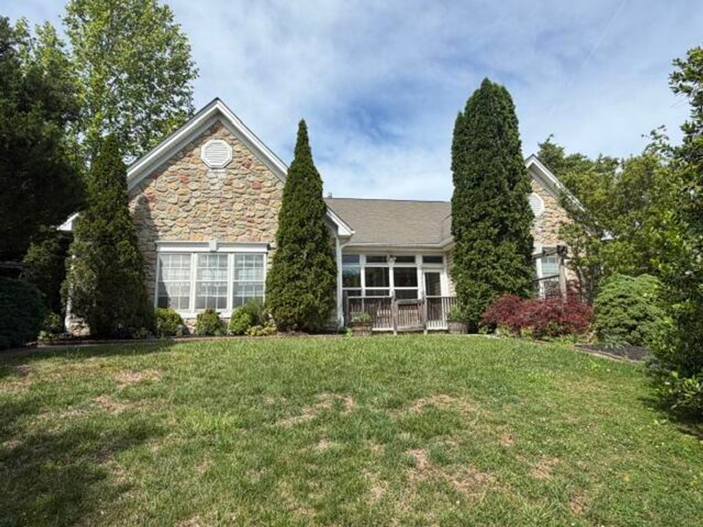 1308 Coronado DR, Salem, VA 24153