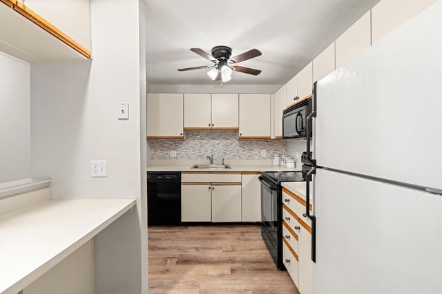 2 Timberwood Dr Unit 306, Goffstown, NH 03045