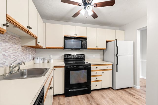 2 Timberwood Dr Unit 306, Goffstown, NH 03045