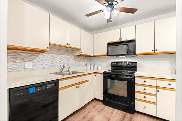 2 Timberwood Dr Unit 306, Goffstown, NH 03045