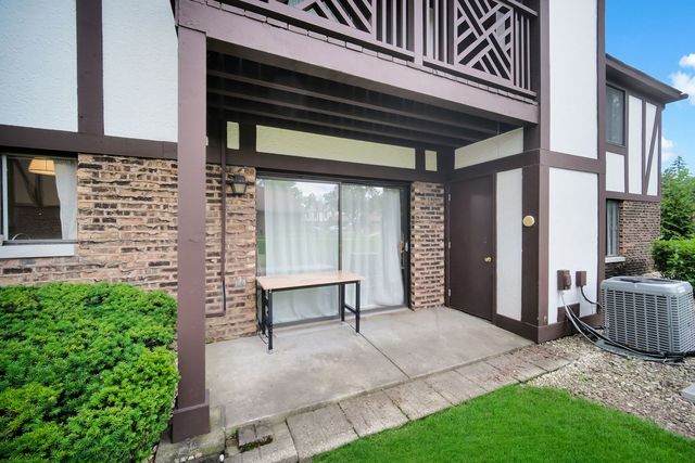 1651 Dover Court A, Wheaton, IL 60189