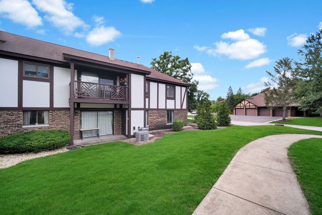 1651 Dover Court A, Wheaton, IL 60189