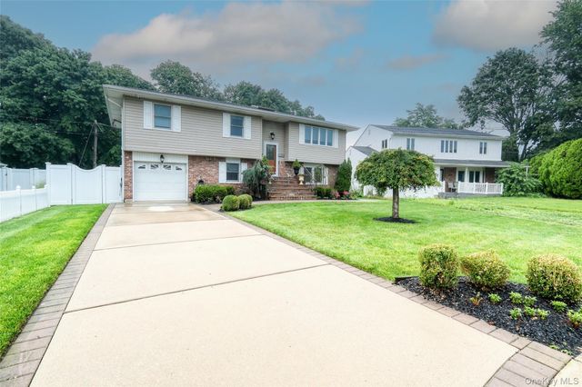 1352 Estelle Court, Seaford, NY 11783