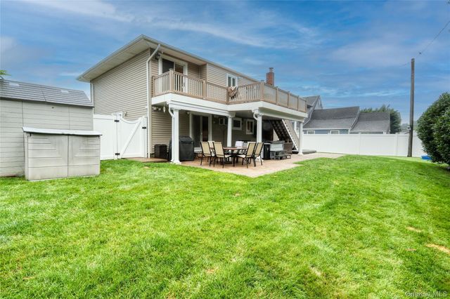 1352 Estelle Court, Seaford, NY 11783