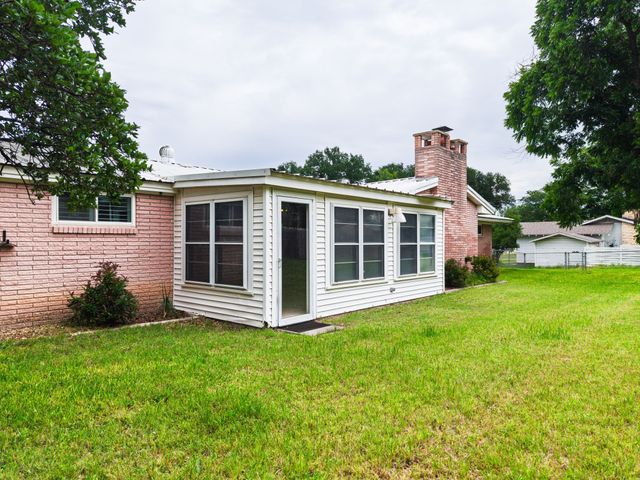 708 W North Avenue, Lampasas, TX 76550