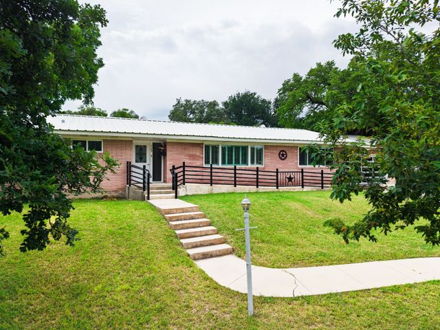 708 W North Avenue, Lampasas, TX 76550