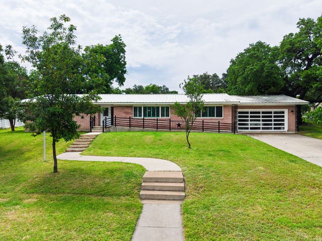 708 W North Avenue, Lampasas, TX 76550