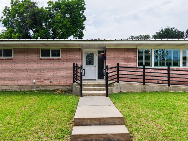 708 W North Avenue, Lampasas, TX 76550