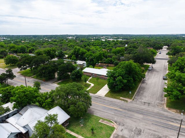 708 W North Avenue, Lampasas, TX 76550