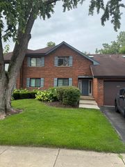 1857 Portsmouth Drive D, Lisle, IL 60532