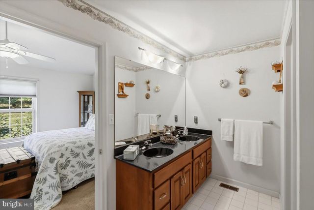 13 PARKSIDE DR, Elverson, PA 19520