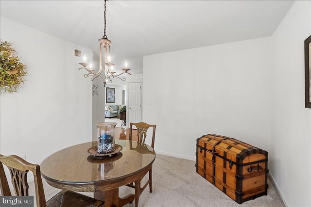 13 PARKSIDE DR, Elverson, PA 19520