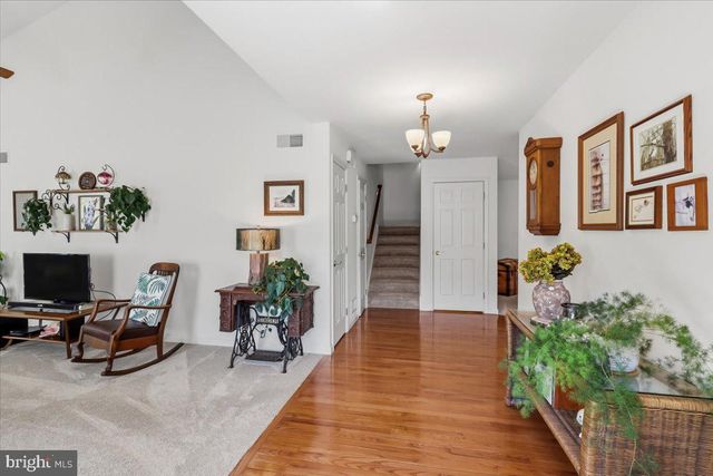 13 PARKSIDE DR, Elverson, PA 19520