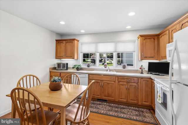 13 PARKSIDE DR, Elverson, PA 19520