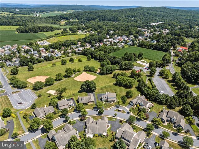 13 PARKSIDE DR, Elverson, PA 19520