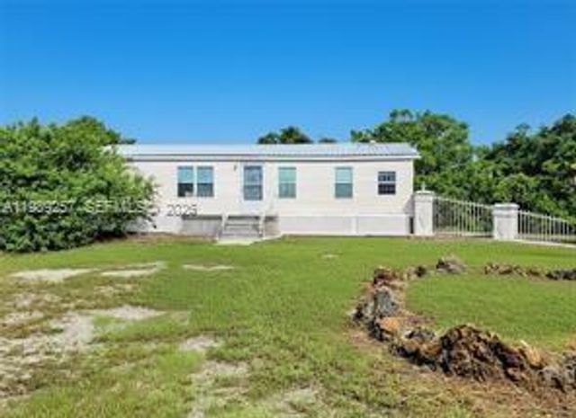 4555 Pioneer 16th St, Clewiston, FL 33440
