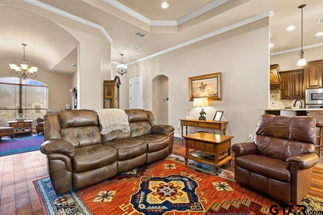 125 Towering Oaks Branch, Longview, TX 75602