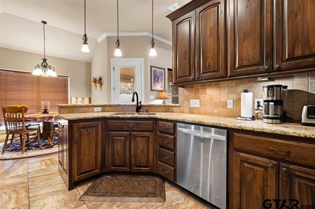 125 Towering Oaks Branch, Longview, TX 75602