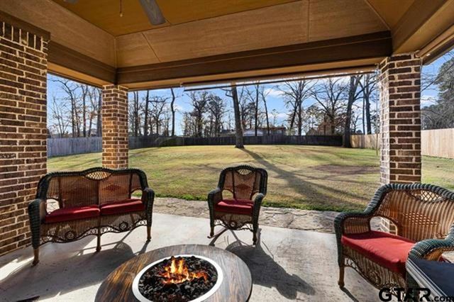 125 Towering Oaks Branch, Longview, TX 75602