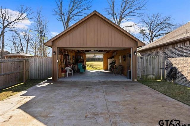 125 Towering Oaks Branch, Longview, TX 75602