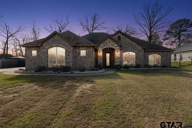 125 Towering Oaks Branch, Longview, TX 75602