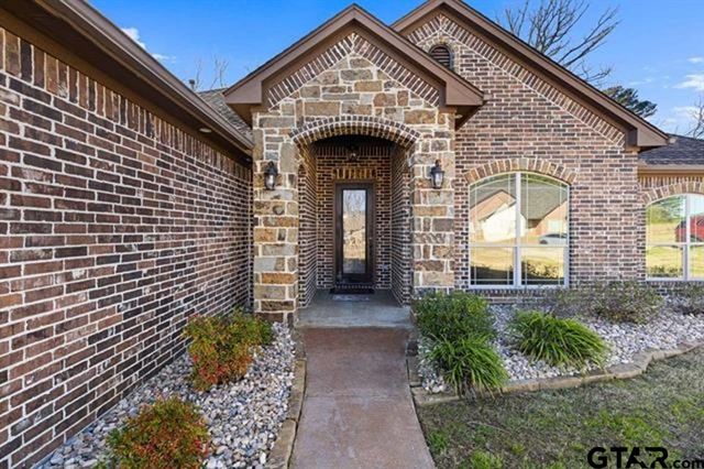 125 Towering Oaks Branch, Longview, TX 75602