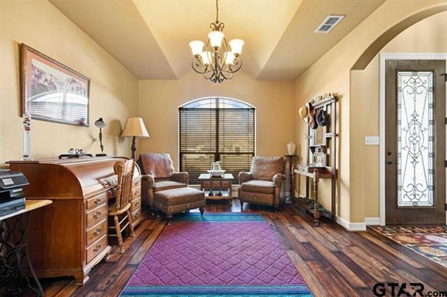 125 Towering Oaks Branch, Longview, TX 75602