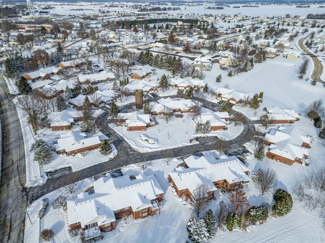 225 Secretariats Way 15, Belvidere, IL 61008