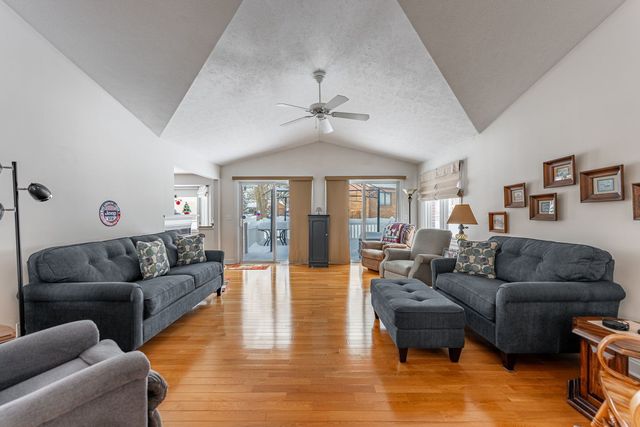 225 Secretariats Way 15, Belvidere, IL 61008