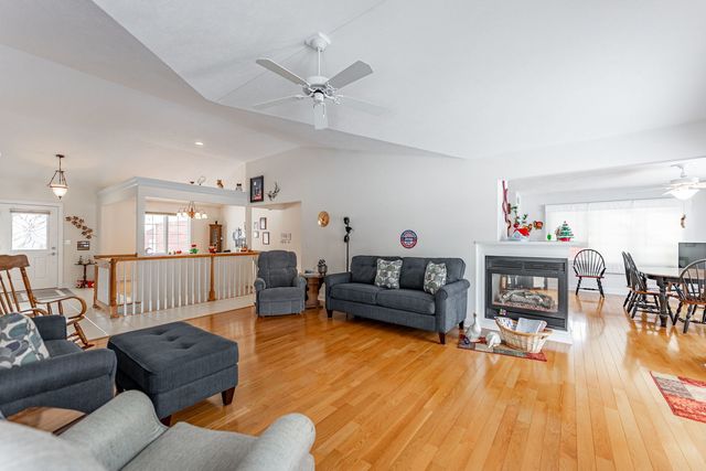 225 Secretariats Way 15, Belvidere, IL 61008