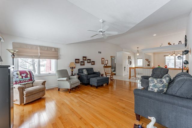 225 Secretariats Way 15, Belvidere, IL 61008