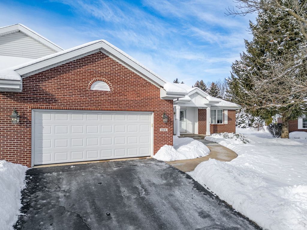 225 Secretariats Way 15, Belvidere, IL 61008