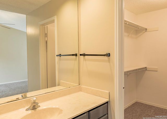 13722 PEBBLE POINT DR, San Antonio, TX 78231