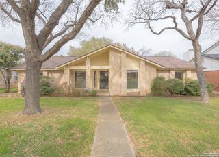 13722 PEBBLE POINT DR, San Antonio, TX 78231