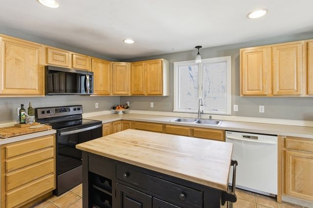 404 South Christopher Avenue, Tiverton, RI 02878