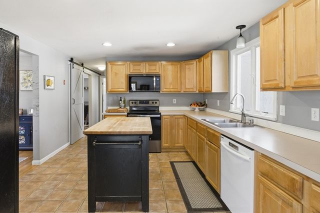 404 South Christopher Avenue, Tiverton, RI 02878