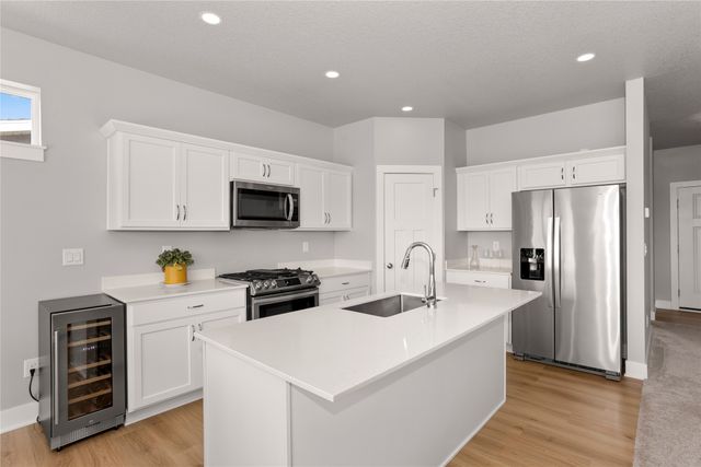 710 SE 69th Street, Pleasant Hill, IA 50327